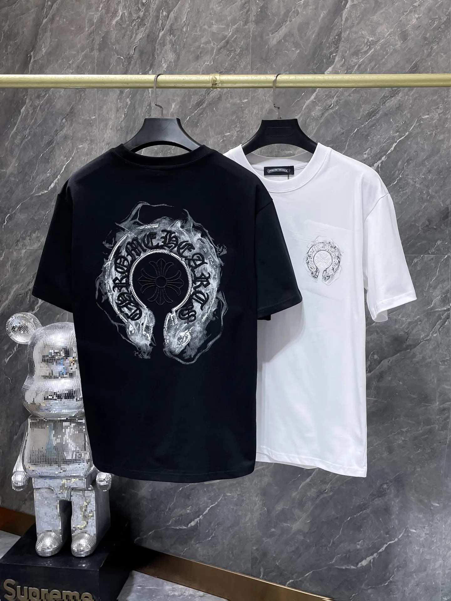 P166 New Chrome Hearts 25ss for summer. High-weight, environmentally friendly and high-quality top-grade fabric. 280g. Crocodile Sanskrit cross embroidery. Hand-painted short-sleeved. Vacuum embroidery method! Heavy embroidery! ! ! Tens of thousands of needles! ! Counter synchronization 1:1 replica version Recommended color: black white Code number: S, M, L, XL